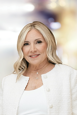 Portrait of Lisa Dickey, REALTOR® | ABR® | NRLUX | CREN